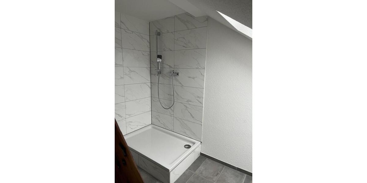 Dachgeschoßwohnung Krefeld Cracau - 3 Zimmer, 63 m&sup2;, 135.000&euro; | Angebot:26184839