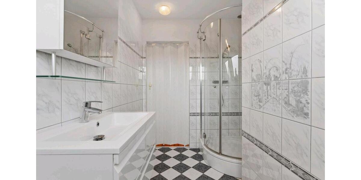 Etagenwohnung Düsseldorf Stadtbezirk 3 - 6 Zimmer, 136 m&sup2;, 500.000&euro; | Angebot:26984302