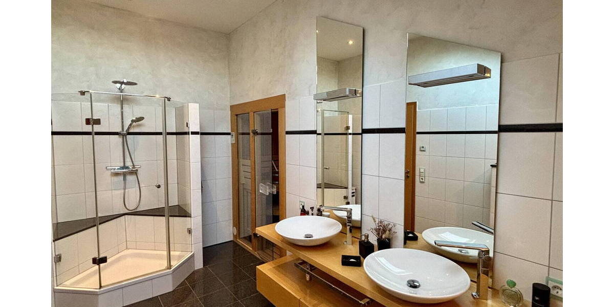 Einfamilienhaus Wassenberg - 9 Zimmer, 339 m&sup2;, 950.000&euro; | Angebot:26027509