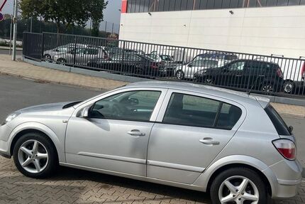 Opel Astra 88.837 km 2.699 &euro; Düsseldorf 40599