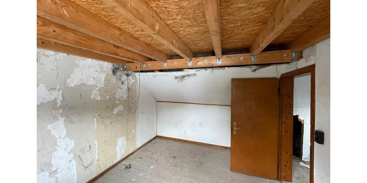 Dachgeschoßwohnung Krefeld Cracau - 5 Zimmer, 114 m&sup2;, 55.000&euro; | Angebot:25989556