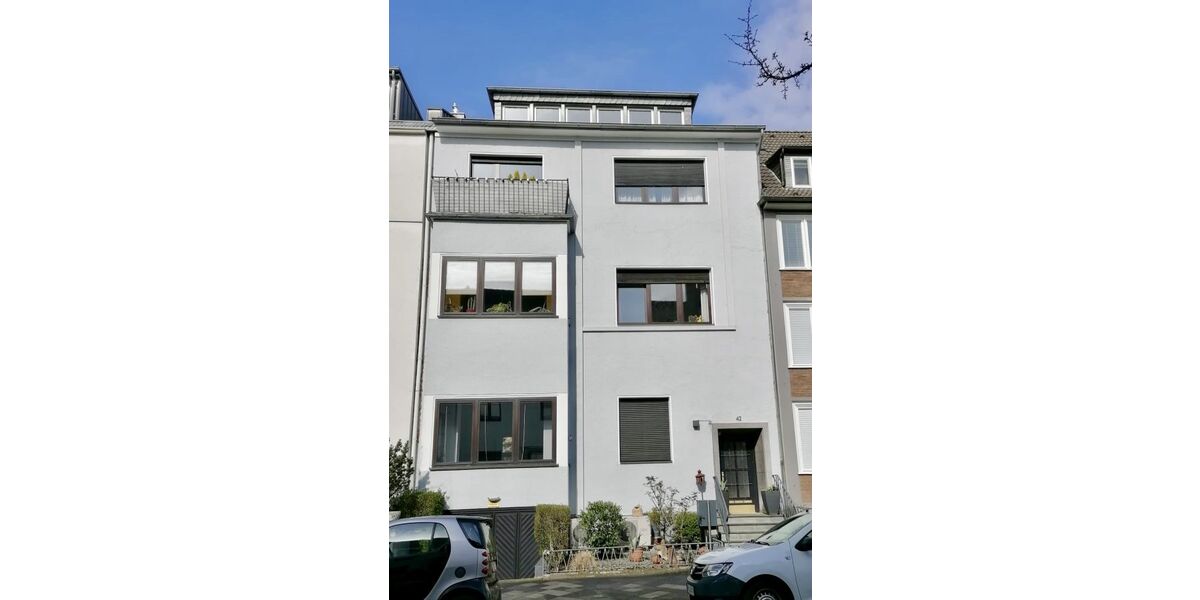 Provisionsfrei* SOFORT FREI! Rhein-nah - 2-Zm Penthouse Oberkassel - renoviert, Klimaanlage Einbauküche 55m² - Einfamilienhaus Düsseldorf Oberkassel | Angebot:25926108