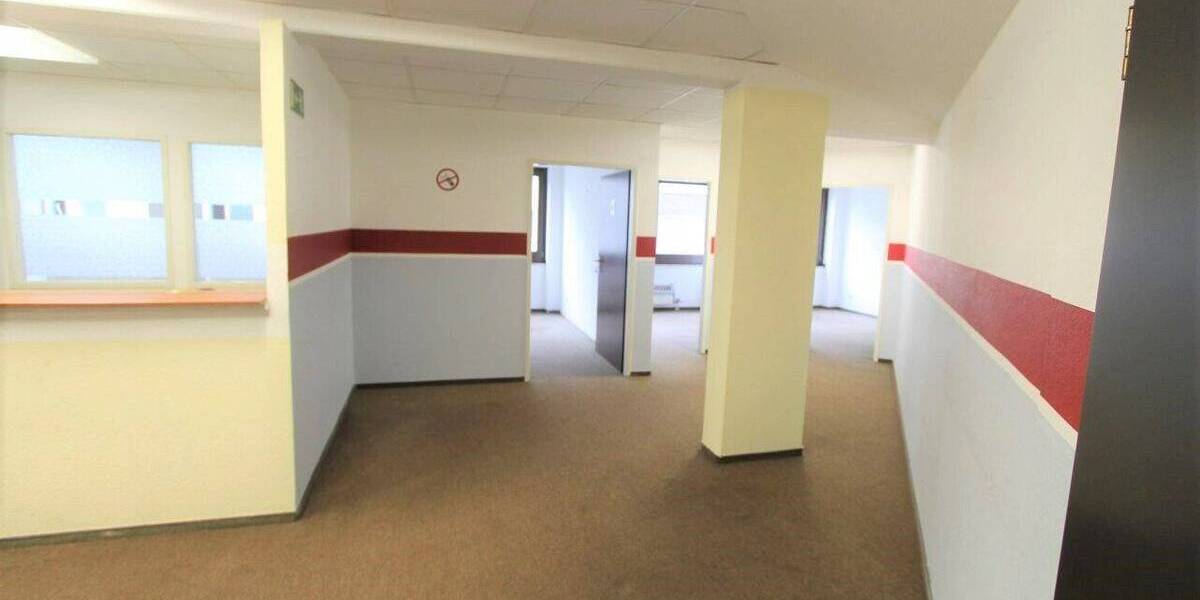Gewerbeobjekt Krefeld Stadtmitte - 9 Zimmer, 214 m&sup2;, 1.200&euro; | Angebot:25684500