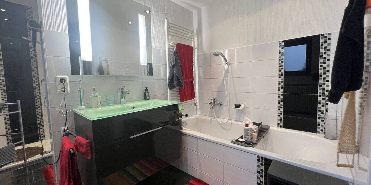 Mehrfamilienhaus, Wohnhaus Mönchengladbach-Rheindahlen Broich - 8 Zimmer, 241 m&sup2;, 359.000&euro; | Angebot:25744856