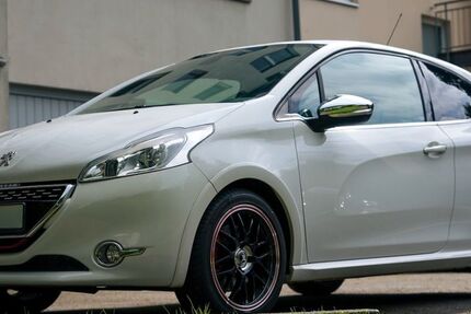 Peugeot 208 83.406 km 10.890 &euro; Düsseldorf 40231