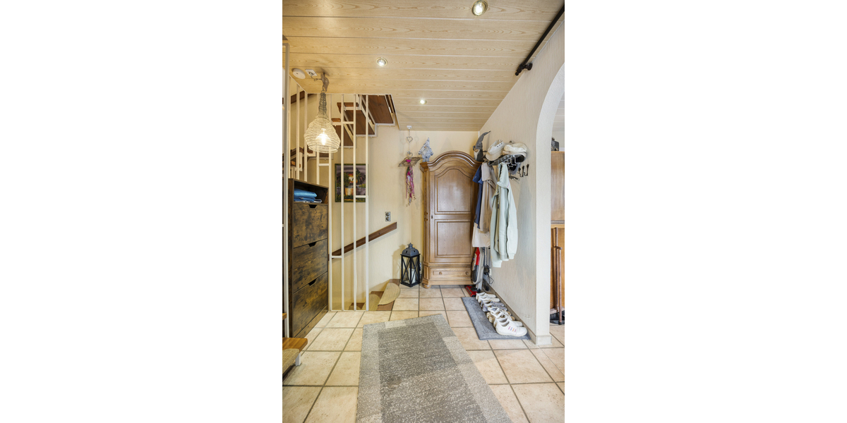Top gepflegtes Reihenmittelhaus mit gemütlichem Garten, Terrasse und Garage in beliebter Wohnlage - Reihenmittelhaus Pulheim / Brauweiler Brauweiler | Angebot:27285366