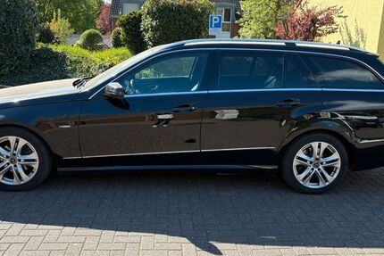 Mercedes-Benz E 220 305.127 km 10.000 &euro; Grevenbroich 41515