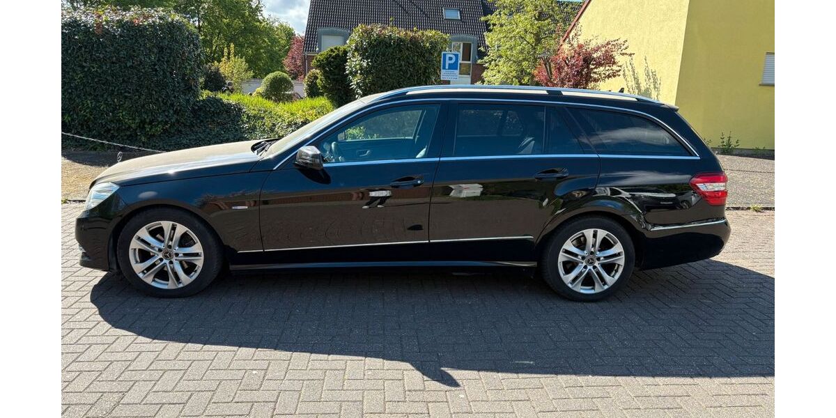 Mercedes-Benz E 220 305.127 km 10.000 &euro; Grevenbroich 41515
