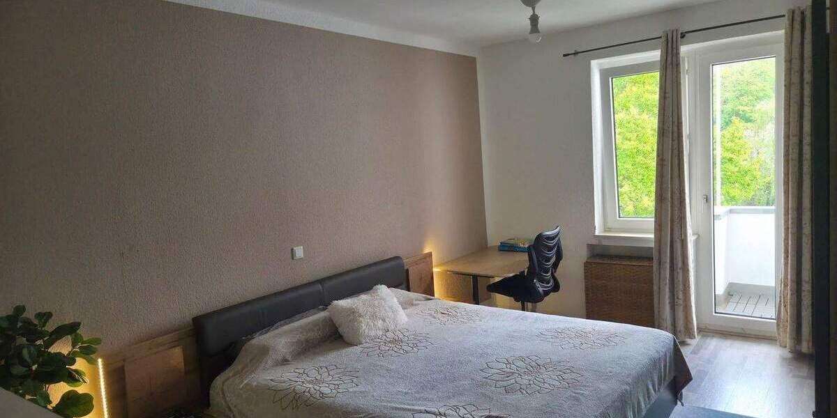 Etagenwohnung Düsseldorf Rath - 3 Zimmer, 92 m&sup2;, 1.250&euro; | Angebot:25774706