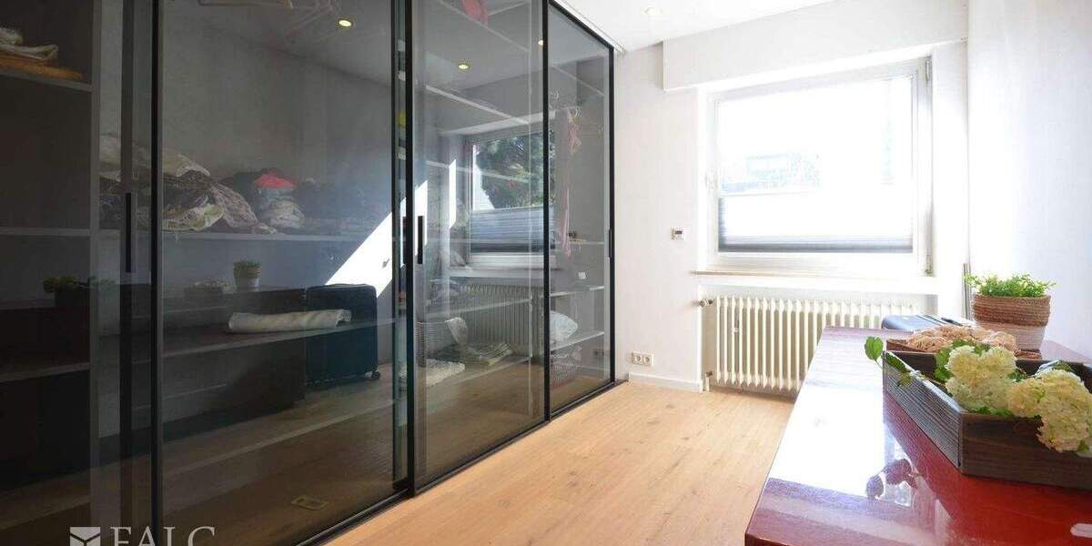 Einfamilienhaus Pulheim - 6 Zimmer, 235 m&sup2;, 699.000&euro; | Angebot:25743071