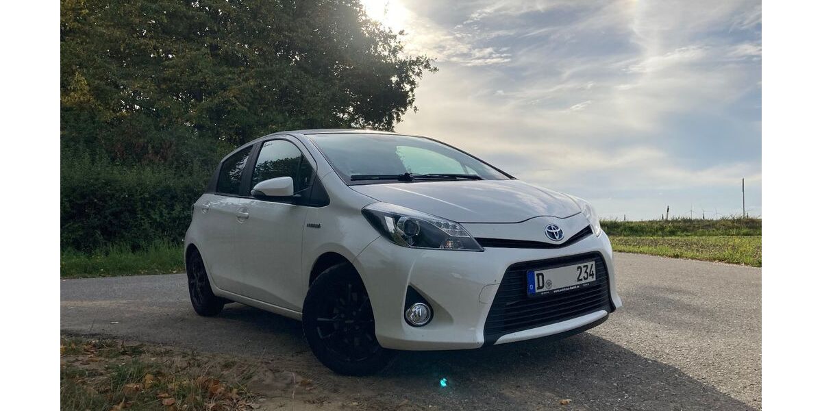 Toyota Yaris 111.076 km 10.200 &euro; Düsseldorf 40225