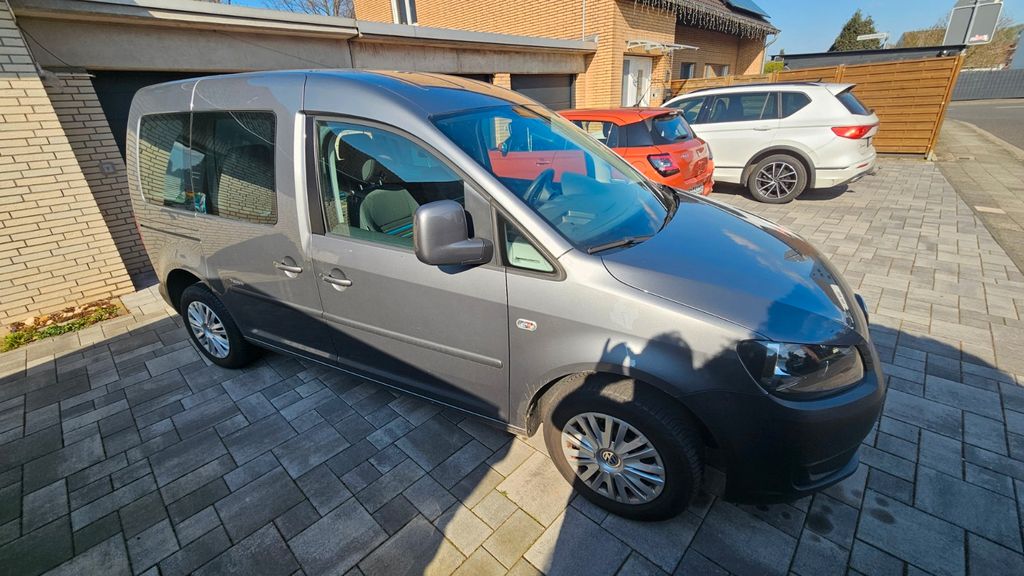 VW Caddy 114.000 km 9.499 &euro; Neuss 41470