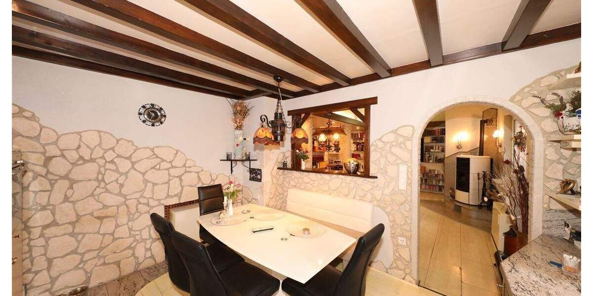 Reihenmittelhaus Düsseldorf Lierenfeld - 3 Zimmer, 130 m&sup2;, 425.000&euro; | Angebot:25695118