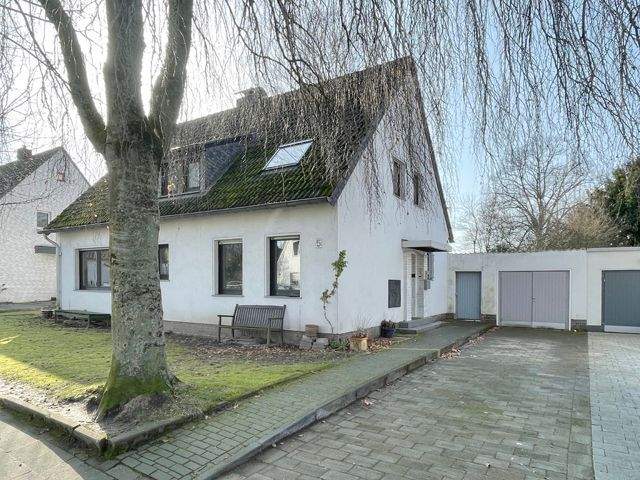 Einfamilienhaus Neuss-Grimlinghausen Grimlinghausen - 7 Zimmer, 190 m&sup2;, 895.000&euro; | Angebot:25836972