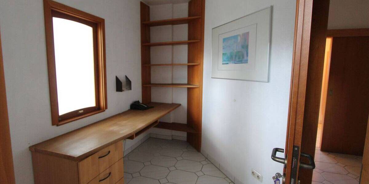 Gewerbeobjekt Krefeld Stadtmitte - 9 Zimmer, 187 m&sup2;, 1.300&euro; | Angebot:25997649