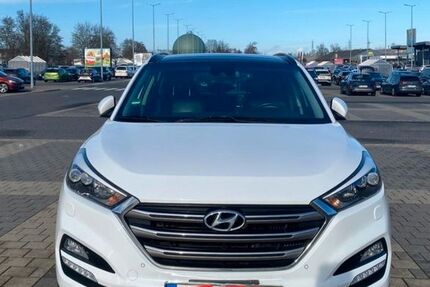 Hyundai TUCSON 148.741 km 17.000 &euro; Neuss 41462