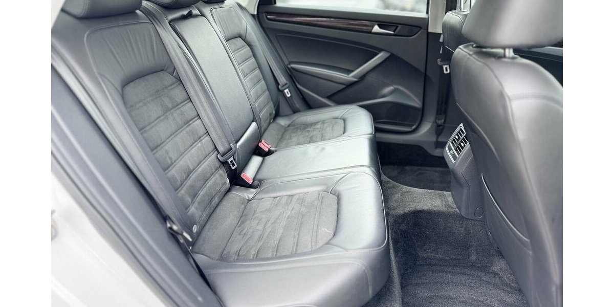 VW Passat 2,0 TDI Highline / Leder / SHD / Keyless 228.000 km 11.390 &euro; Mönchengladbach 41066