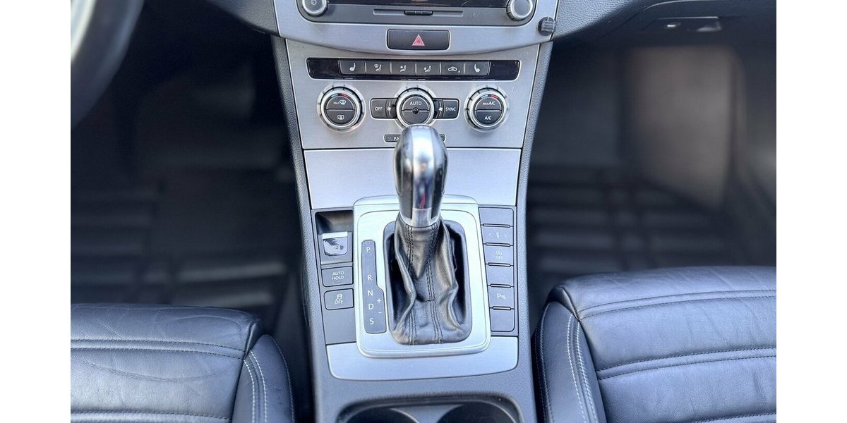 VW Passat CC Highline/Autom,/ Leder/PANO/5 Sitze 180.000 km 10.490 &euro; Mönchengladbach 41066