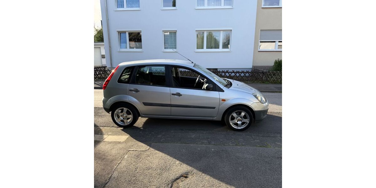 Ford Fiesta 106.000 km 2.100 &euro; Pulheim 50259