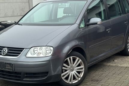 VW Touran 158.600 km 4.400 &euro; Leverkusen 51371