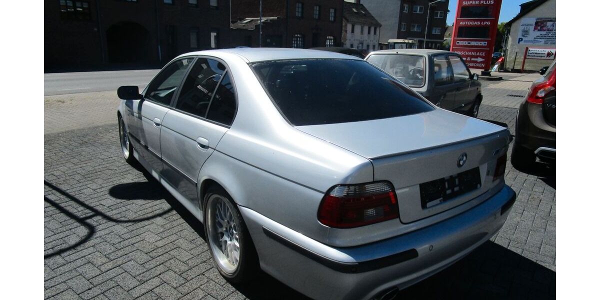 BMW 530 181.000 km 6.900 &euro; BERGHEIM 50126
