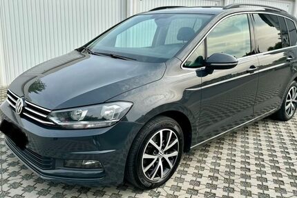 VW Touran 141.000 km 12.850 &euro; Düsseldorf 40212