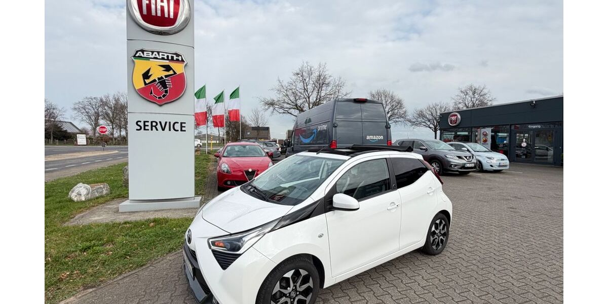Toyota Aygo (X) 39.200 km 12.390 &euro; Grevenbroich 41515
