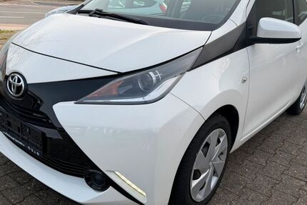 Toyota Aygo (X) 57.970 km 5.999 &euro; Mönchengladbach 41239