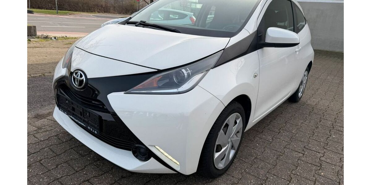 Toyota Aygo (X) 57.970 km 6.250 &euro; Mönchengladbach 41239