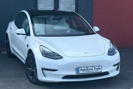 Tesla Model 3 96.222 km 27.400 &euro; Neuss 41472
