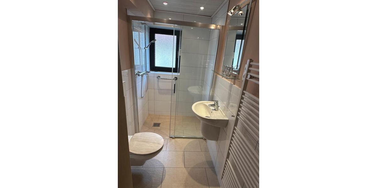 Doppelhaushälfte Düsseldorf Stadtbezirk 6 - 5 Zimmer, 154 m&sup2;, 2.600&euro; | Angebot:26051077