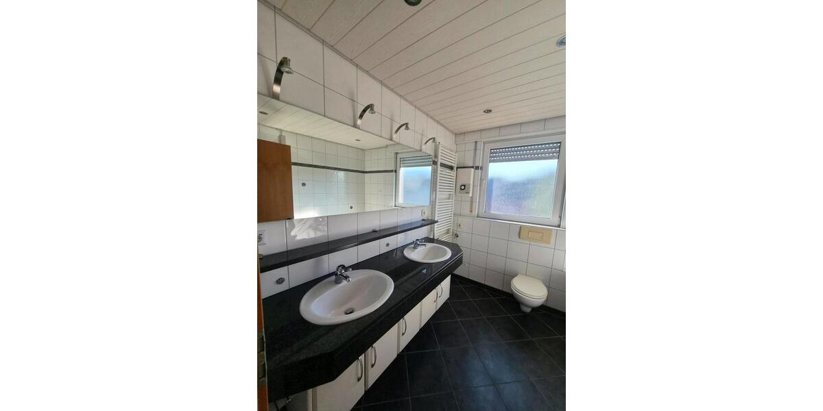 Reihenhaus Mönchengladbach West - 7 Zimmer, 150 m&sup2;, 329.000&euro; | Angebot:27223310