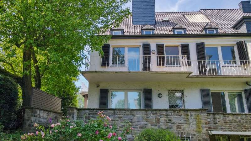 Einfamilienhaus Düsseldorf Niederkassel - 9 Zimmer, 378 m&sup2;, 2.490.000&euro; | Angebot:24752392