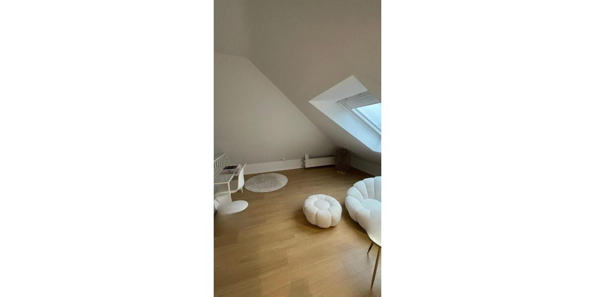 Dachgeschoßwohnung Düsseldorf Derendorf - 4 Zimmer, 123 m&sup2;, 1.750&euro; | Angebot:25343371