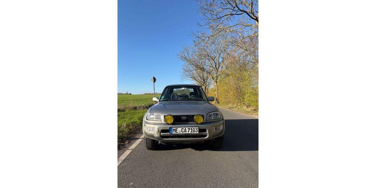 Toyota RAV 4 178.000 km 2.900 &euro; Ratingen 40883