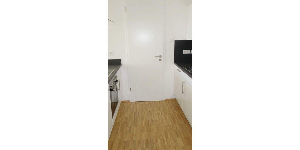 Zimmer Mönchengladbach Stadtmitte - 2 Zimmer, 103 m&sup2;, 1.379&euro; | Angebot:25778925