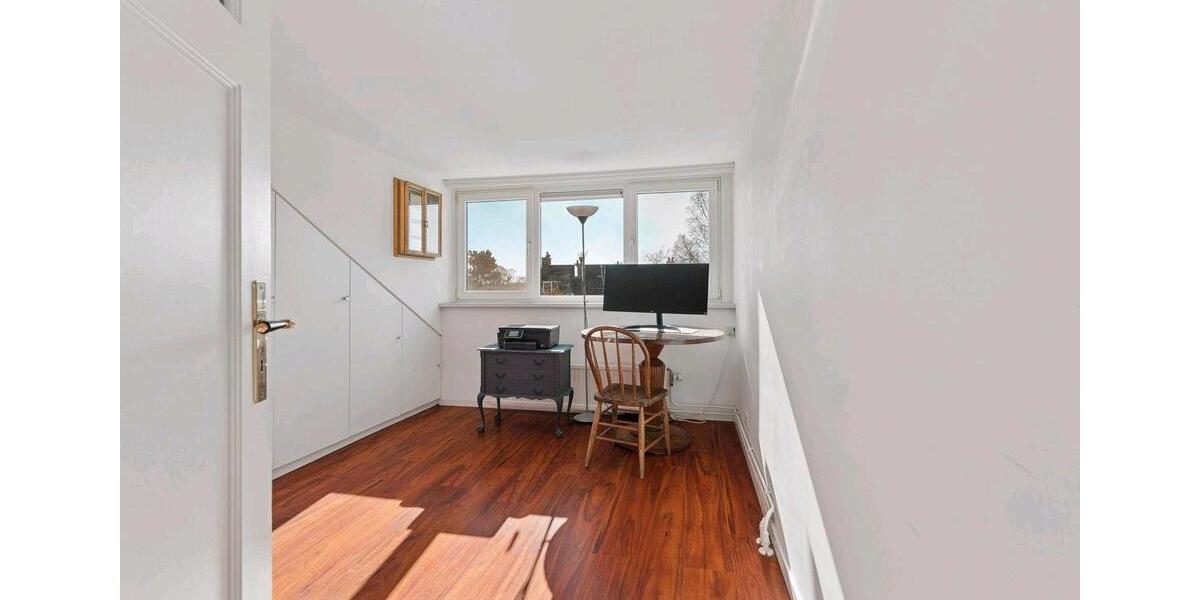 Etagenwohnung Düsseldorf Stadtbezirk 3 - 6 Zimmer, 136 m&sup2;, 500.000&euro; | Angebot:26984302